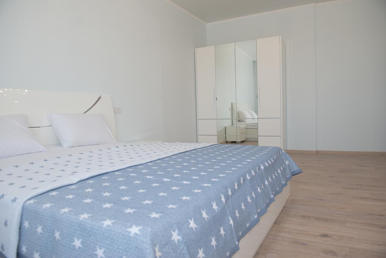 Sea View Odessa Apartment Bagian luar foto